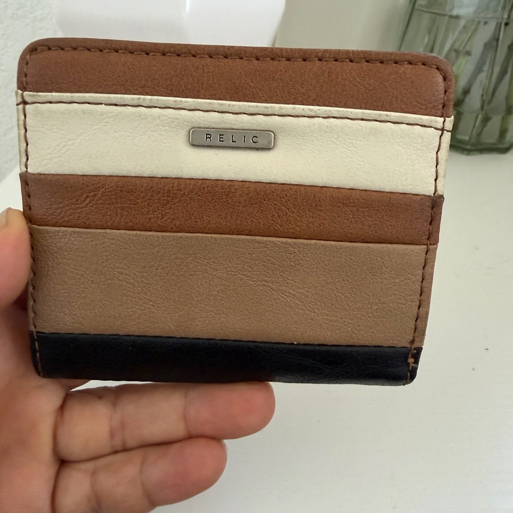 Relic Tri-Strip Leather Card Holder in Brown, Beige & Black